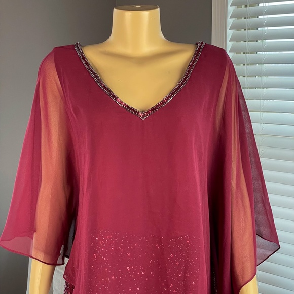 J Kara Women's Size Caplet V-Neck Short Cocktail Beaded Dress, Cranberry Multi - Picture 4 of 11